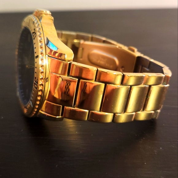 Guess Gold Quartz Watch - Picture 4 of 5